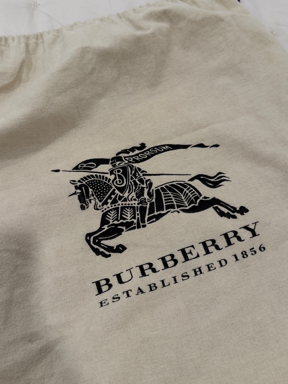 Burberry Beat Check Patent Tote • Made in Italy - Picture 14 of 15
